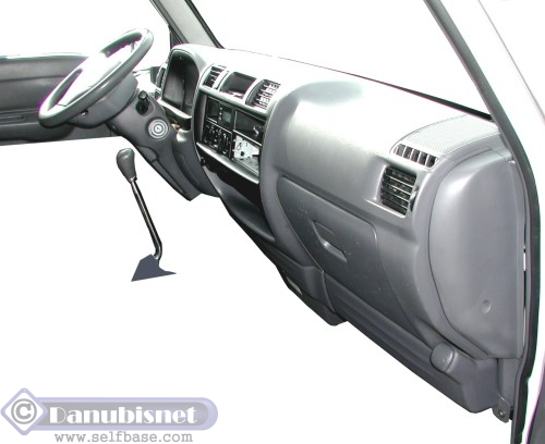 Auto-Innenraum: Moderne Mittelkonsole Mit Skala, Knöpfen Und Ganggriff  Stockfoto - Bild von auto, plastik: 103471484